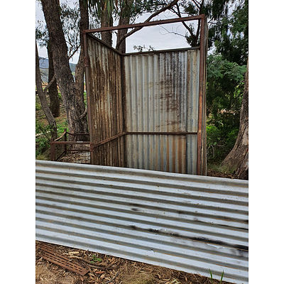 Lot 266 - Corrugated Enclosure