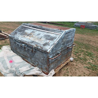 Lot 34 - Large Heavy Duty Chest