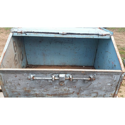 Lot 34 - Large Heavy Duty Chest