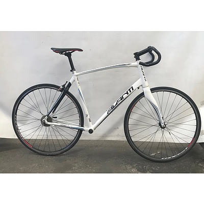 Avanti Giro Alloy Frame Road Bike With 700c Carbon Forks