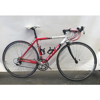 Fuji Newest Sport 18 Speed Alloy Frame Road Bike With 700c Carbon Forks