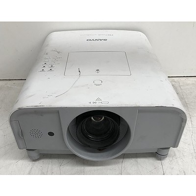 Sanyo (PLC-XT35L) XGA 3LCD Projector