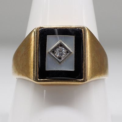 Gents 9ct Yellow Gold Ring With Onyx, Mother of Pearl and CZ, 6.4g