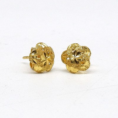 22ct Yellow Gold Diamond Cut Flower Stud Earrings, 2.5g