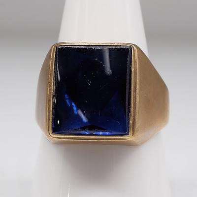 Gents 9ct Yellow Gold Ring With Blue Paste, 7.9g