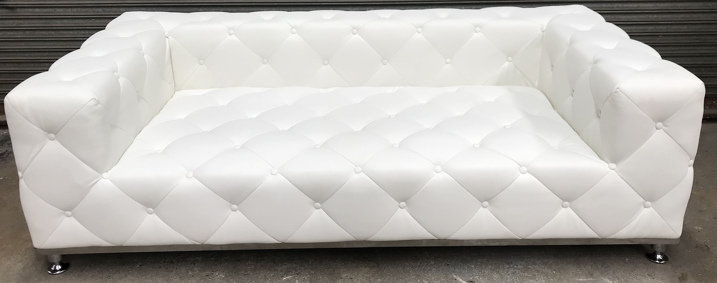 White Faux Leather Lounge Suite Lot 1113461 ALLBIDS