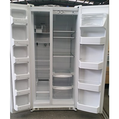 GE 570 Litre French Door Refrigerator/Freezer