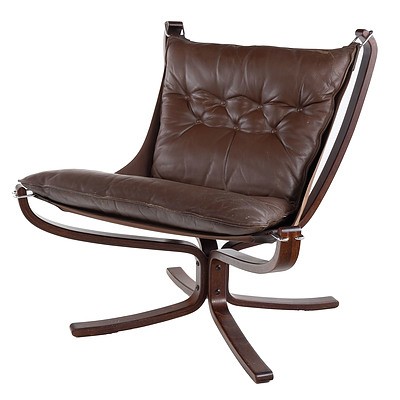 Norwegian Vatne Mobler Tan Leather and Moulded Plywood Falcon Chair, Circa 1970s