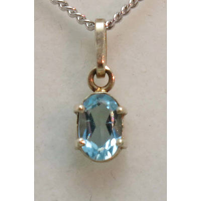 9ct White Gold Aquamarine Pendant