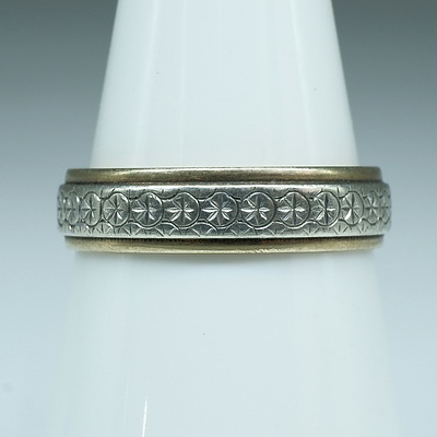 9ct Yellow and White Gold Ring, 2.9g