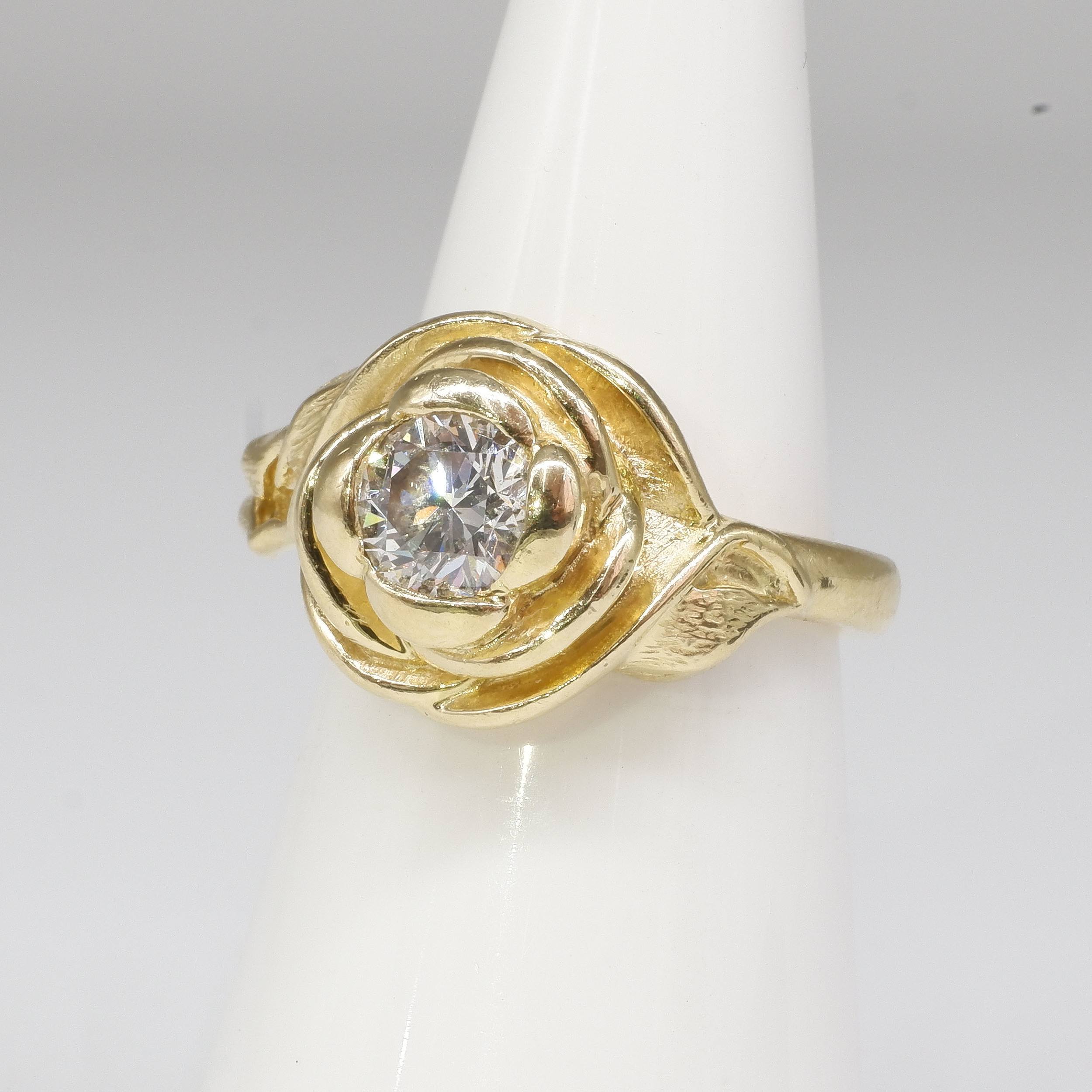 18ct Yellow Gold Rose Ring With - Lot 1107796 | ALLBIDS
