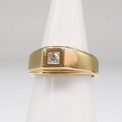 18ct Yellow Gold Gents Ring with Round Brilliant Cut Diamond 0.10ct, 6g