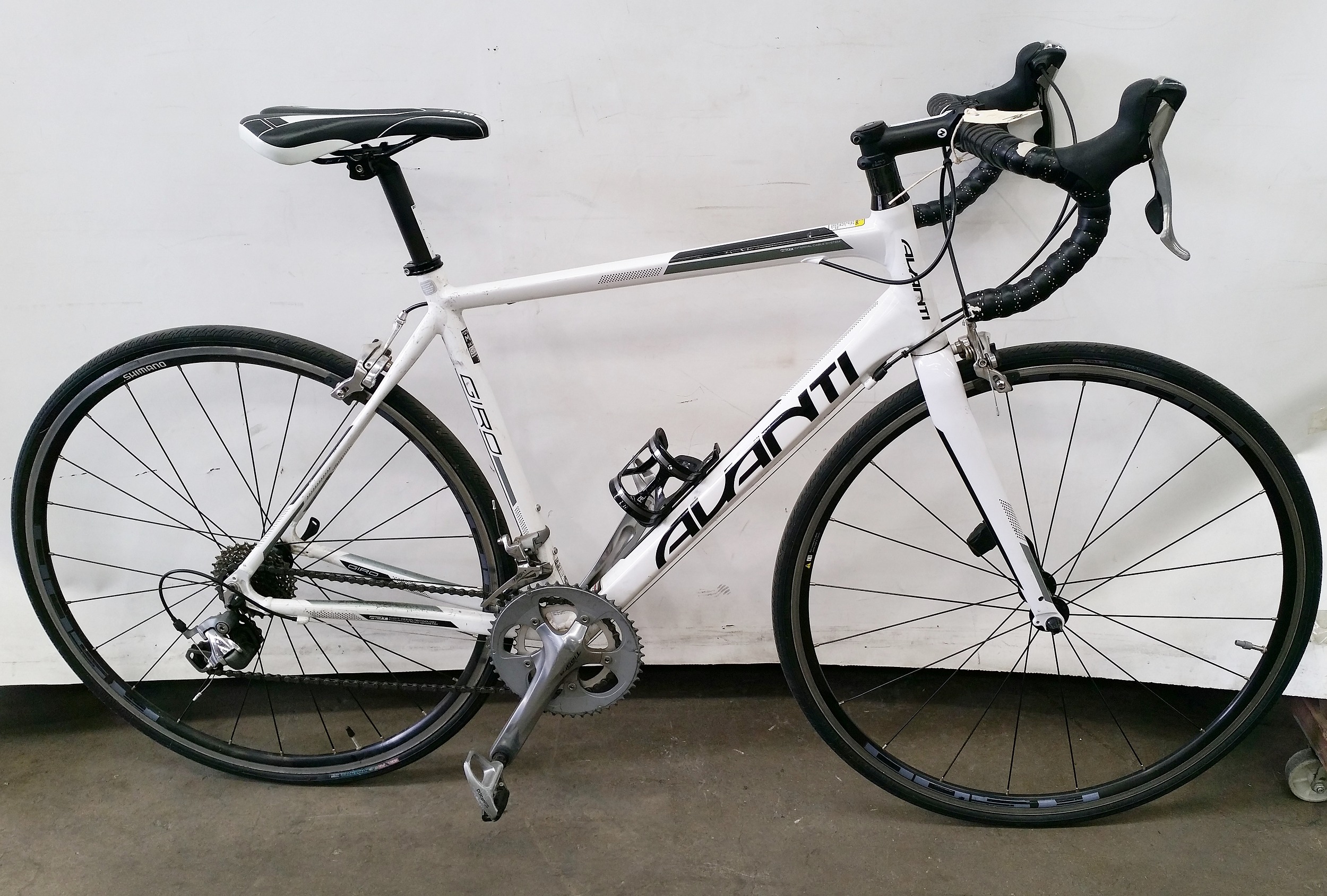 avanti giro price