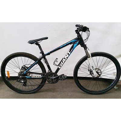 Giant ATX 27.5 17 Inch Mountain Bike