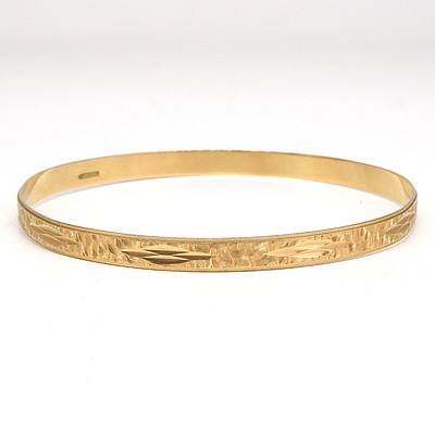 18ct Yellow Gold Bangle with Engraved Finish, 11g