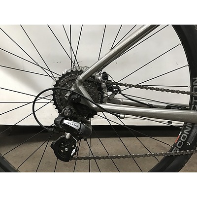 Trek Dual Sport 17 Inch Mountain Bike