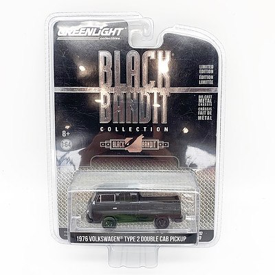 Greenlight Black Bandit Collection 1976 Volkswagen Type 2 Double Cab Pickup 1:64 Scale Model Car