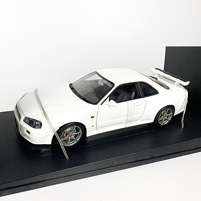 AUTOart Nissan Skyline GT-R V-Spec S1 1:18 Scale Model Car