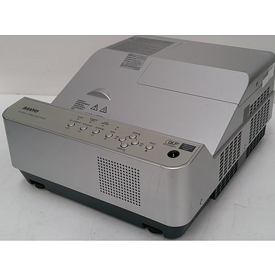 Sanyo DWL2500 WXGA Projector