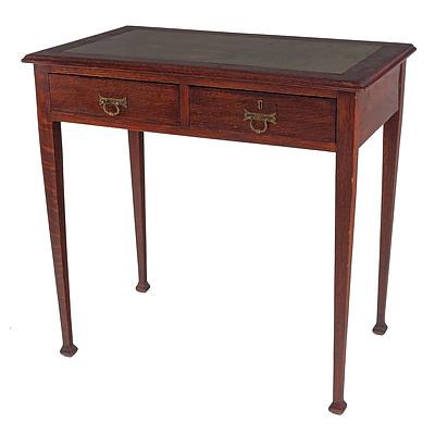 T.B. & W. Cockayne Oak Writing Desk with Green Leather Inlay and Tapered Legs 