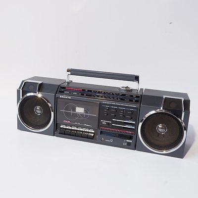 Sanyo Portable Tape/ AM/ FM Radio Deck