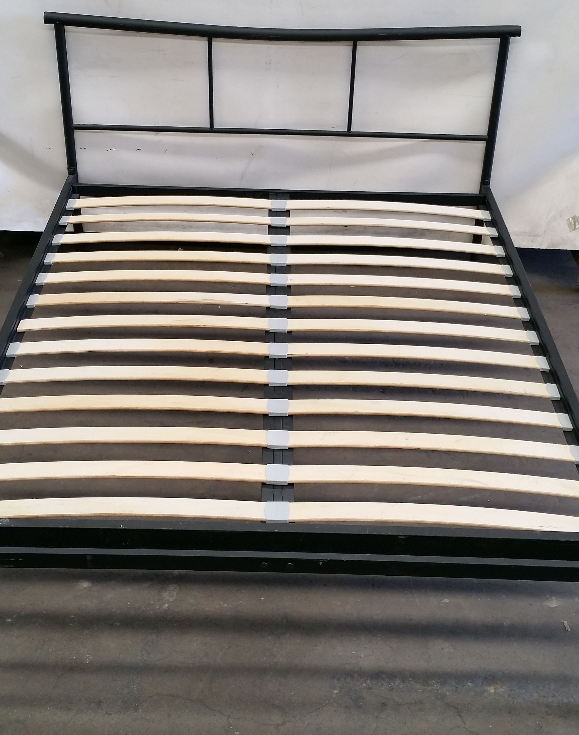 Queen Size Slat Bed - Lot 1123573 | ALLBIDS