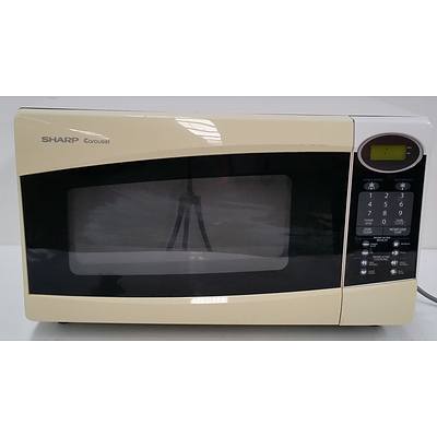 Sharp Carousel 1100 Watt Microwave Oven