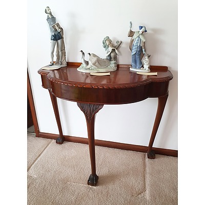 Vintage Walnut and Maple Crossbanded Bowfront Piecrust Table with Claw and Ball Feet 