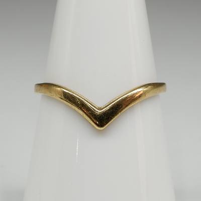 9ct Yellow Gold V shaped Ring, 1.2g