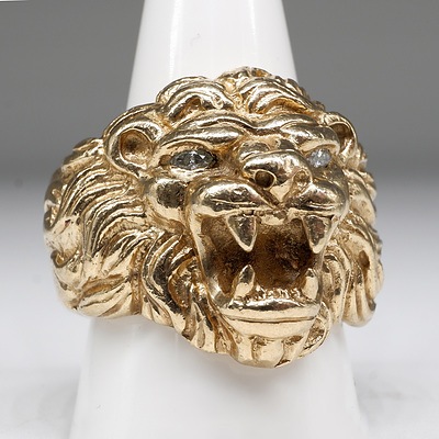 9ct Yellow Gold Gents Lion Ring, with Two Marquise Shaped Diamonds as Eyes, 48.8g