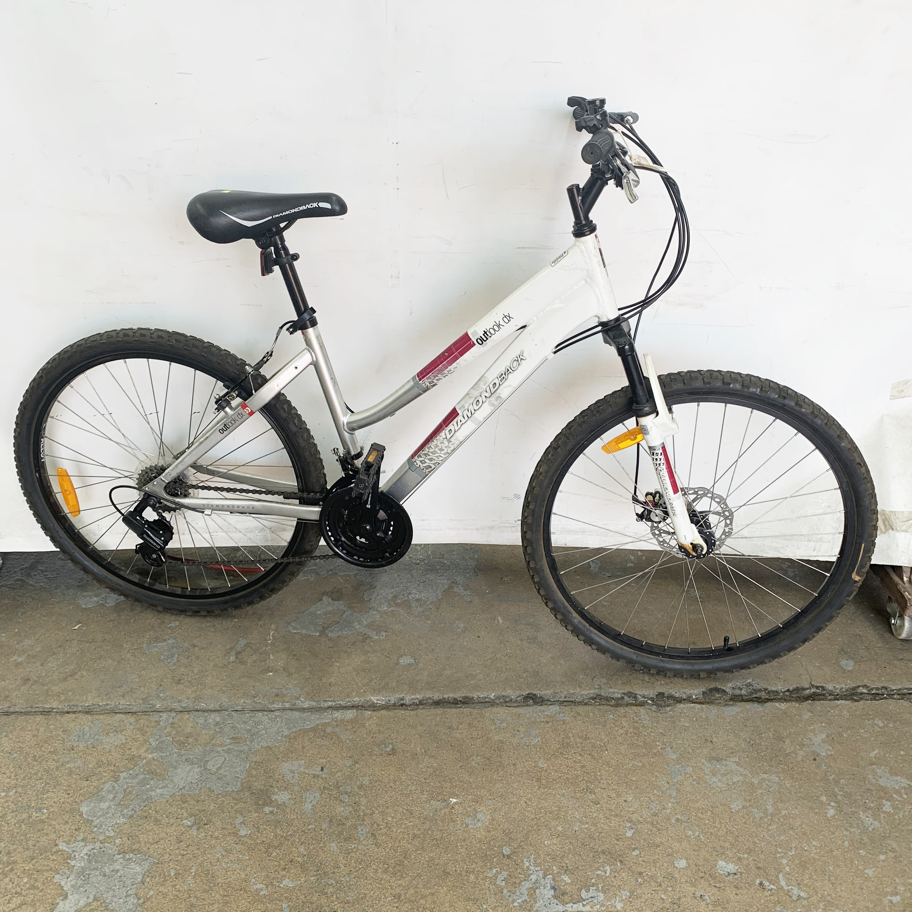 Diamondback outlook dx womens sales mountain bike