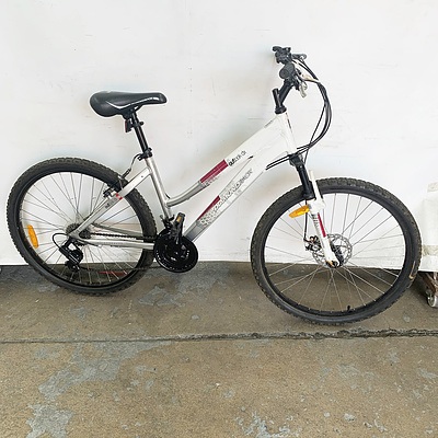 Diamond Back Outlook DX 18 Speed Mountain Bike