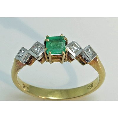 14ct White Gold Emerald & Diamond Ring
