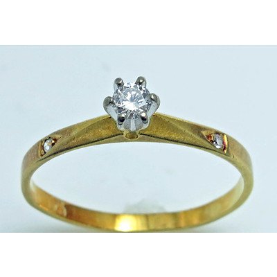 18ct Gold Ring - Diamond-Set