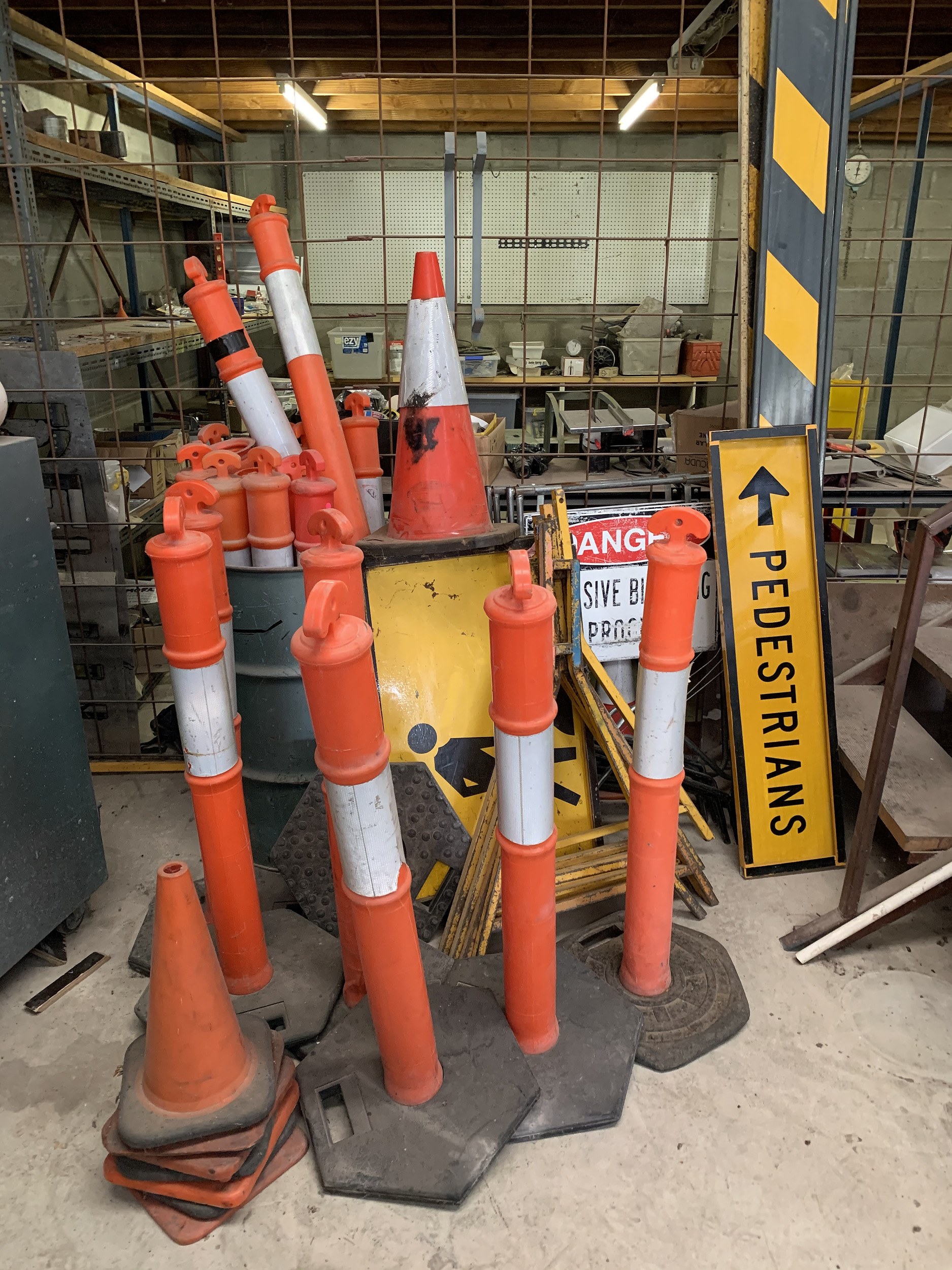 Selection Of Outdoor Worksite Barriers, - Lot 1128295 | ALLBIDS