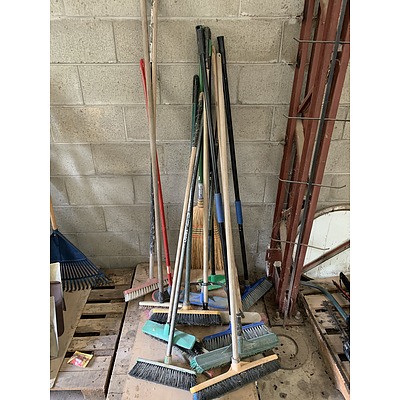 Selection of 15 Various Brooms