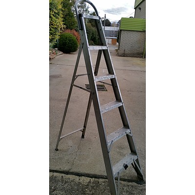1.8 Meter  Aluminium Step Ladder