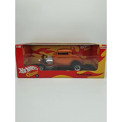 Hot Wheels Classics 1932 Ford Coupe - 1:18 Scale Model Car