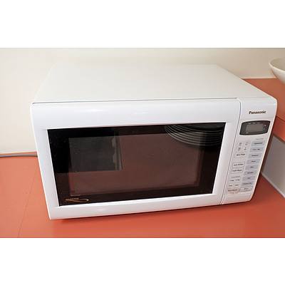 Panasonic 1100W NN-S454WF Microwave