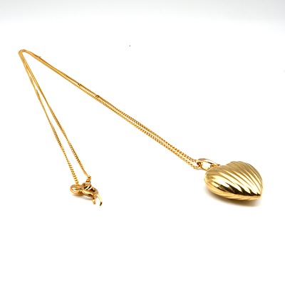 9ct Yellow Gold Heart and Chain, 3.4g