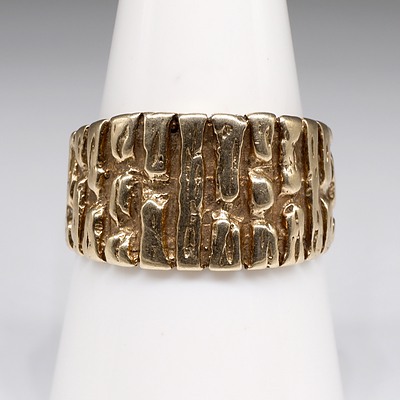 9ct Yellow Gold Dress Ring with Heavy Bark Finish, 5.1g