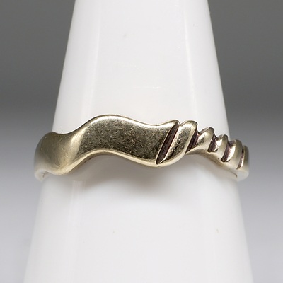 9ct Yellow Gold Wave Ring, 2.5g