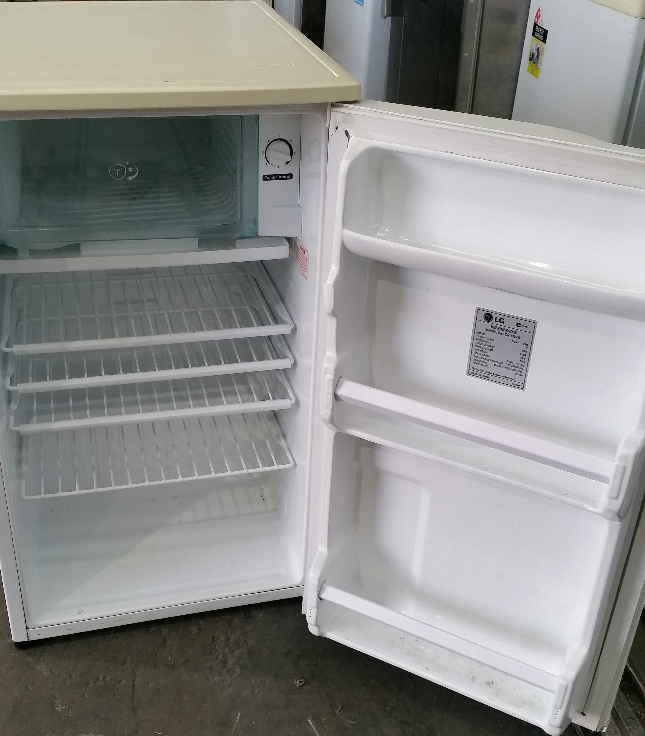 LG 150 Litre Bar Fridge Lot 1133302 ALLBIDS