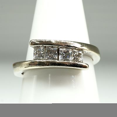 9ct White Gold Ring with CZ, 2.6g