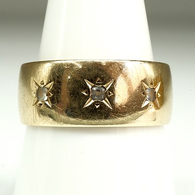 9ct Yellow Gold Wedding Ring with Three Colourless Gems in Star Setting, 4.8g