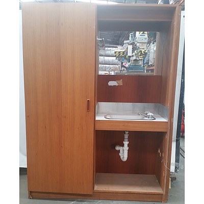 Personal Storage Unit With Mirror and Vanity