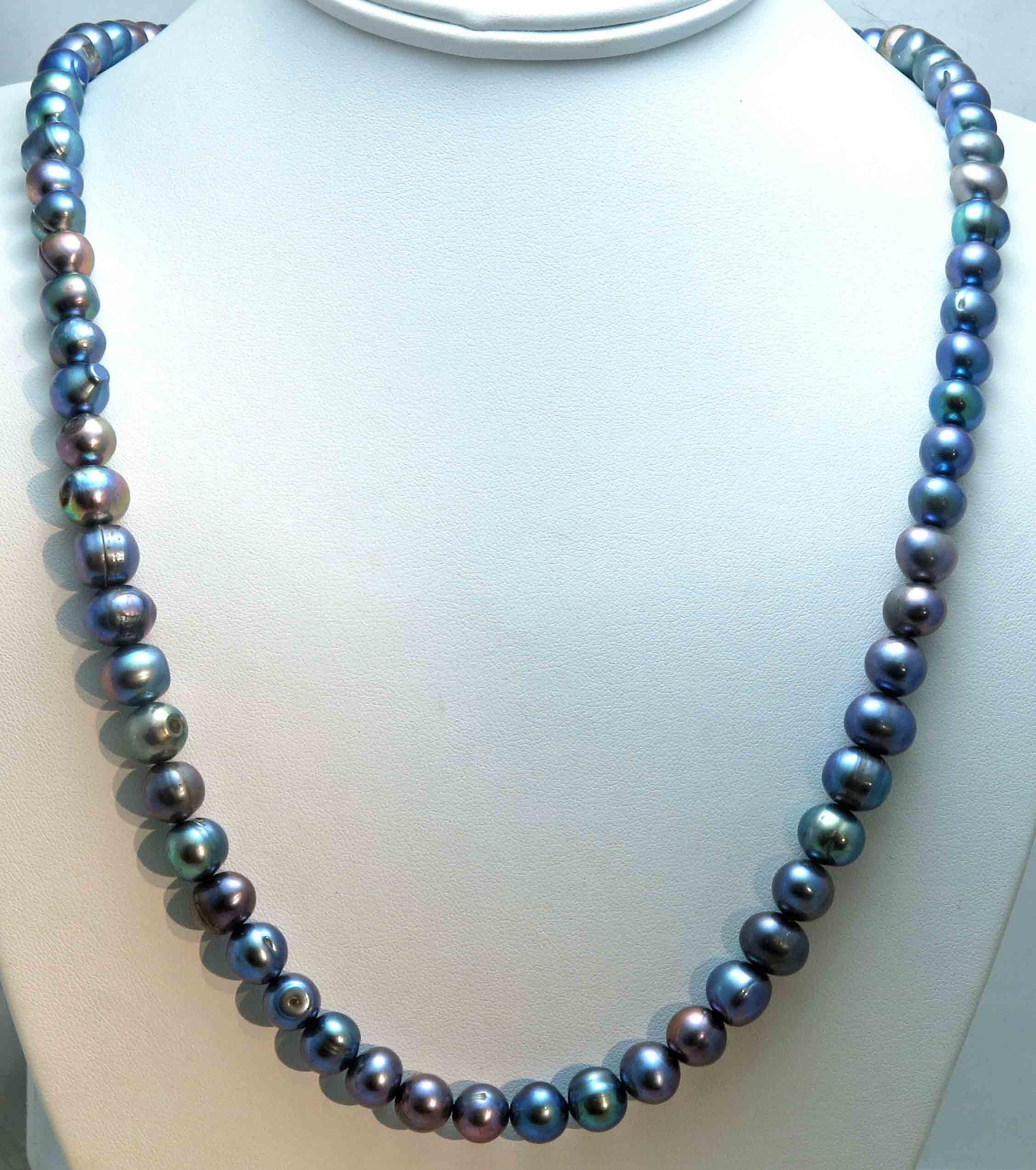 Necklace Of Peacock Black Pearls - Lot 1146948 | ALLBIDS