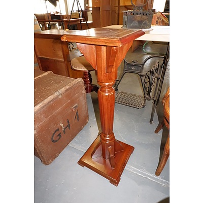 Antique Style Mahogany Pedestal Stand