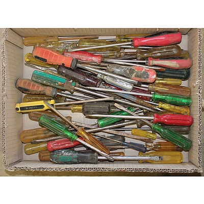 Large Quantity of Assorted Screwdrivers