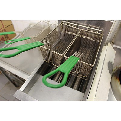 Dean SR42 Dual Pan Natural Gas Deep Fryer and Stainless Steel Bench